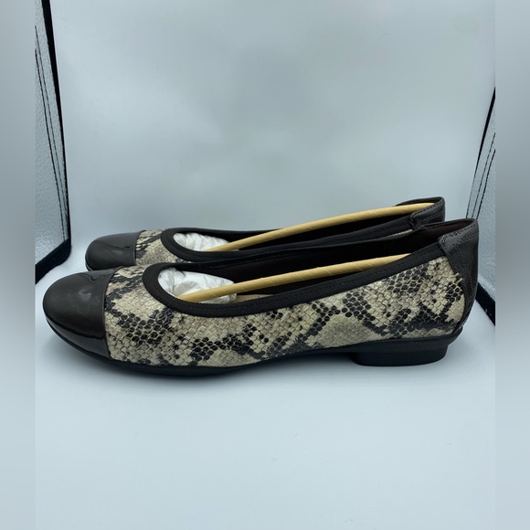 Clarks Sara Orchid Ballet Flats Slip On Faux Leather Snake Print - Picture 3 of 9